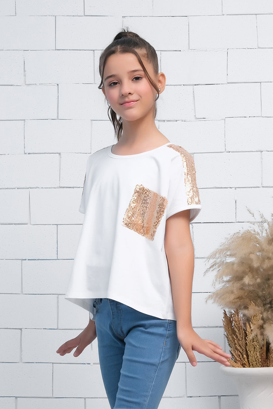 White Short Sleeves Contrast Sequins Pocket Tee