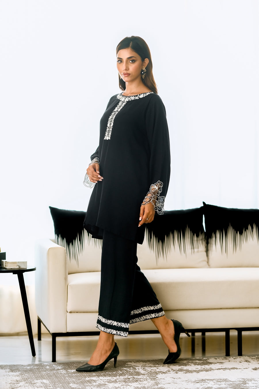 Noir Elegance - 2pcs - Embroidered