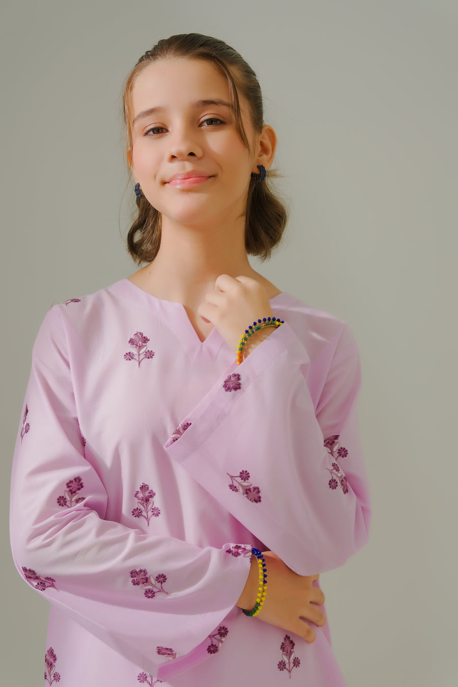 Whimsical Floral Charm - 1pc - Embroidered