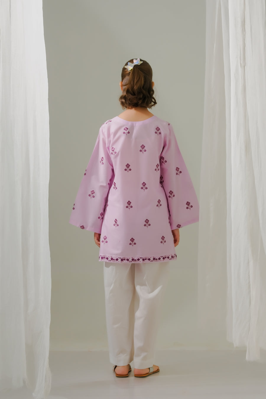 Whimsical Floral Charm - 1pc - Embroidered