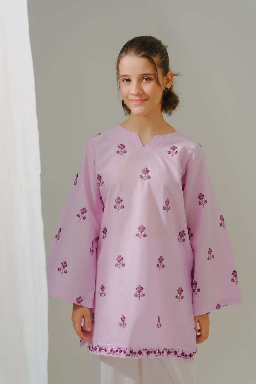 Whimsical Floral Charm - 1pc - Embroidered