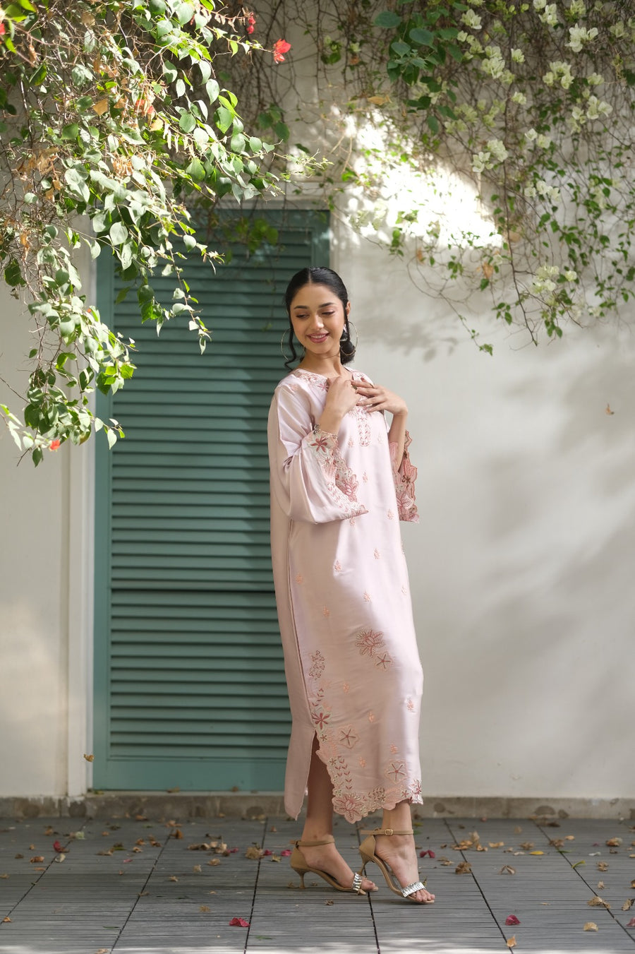 Faye Boxy Vine - 1pc - Embroidered